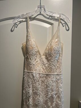 Ivory Lace V-Neck Wedding Dress with Spaghetti Straps